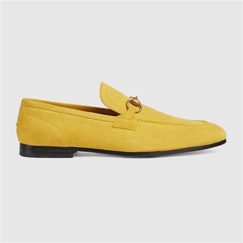 Mocassins Gucci Jordaan pour homme en daim jaune .